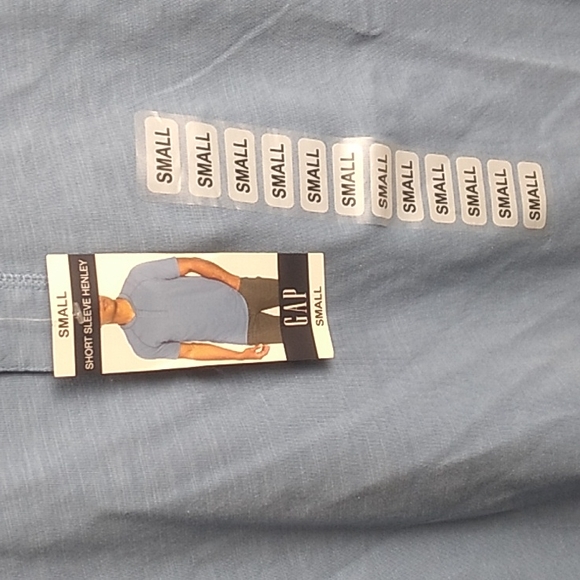 Mens Gap 3 button Henley tshirt in light blue size small - Picture 2 of 6